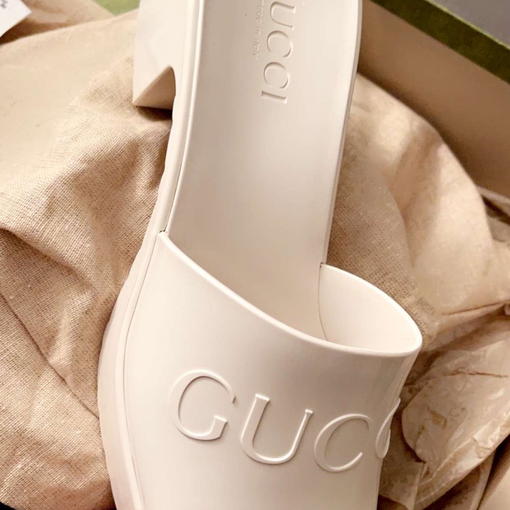 Gucci Sandals Size 37 brand new with box